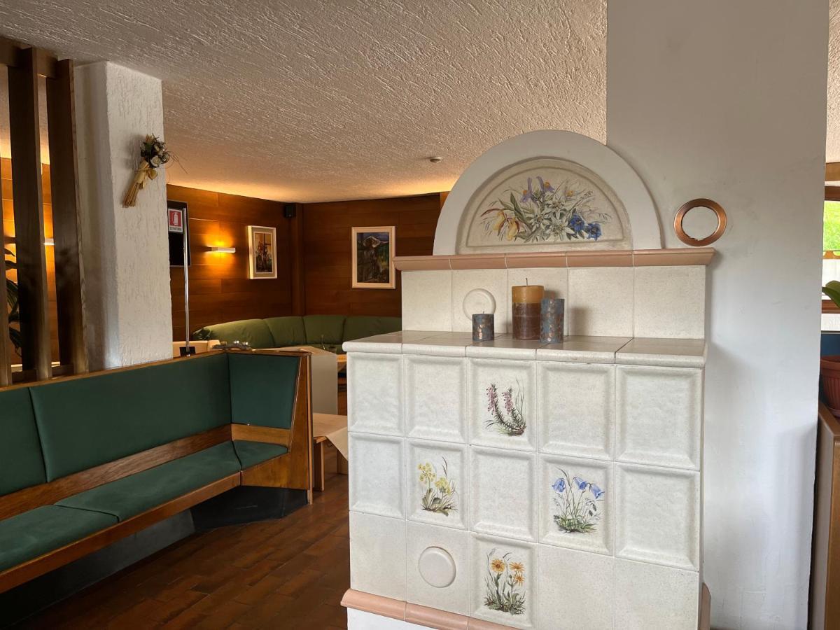 Hotel Alle Tre Baite サンタ・カテリーナ・ヴァルフルヴァ エクステリア 写真