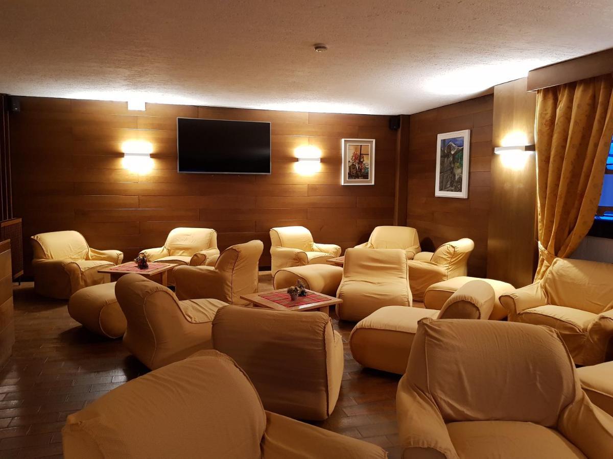 Hotel Alle Tre Baite サンタ・カテリーナ・ヴァルフルヴァ エクステリア 写真